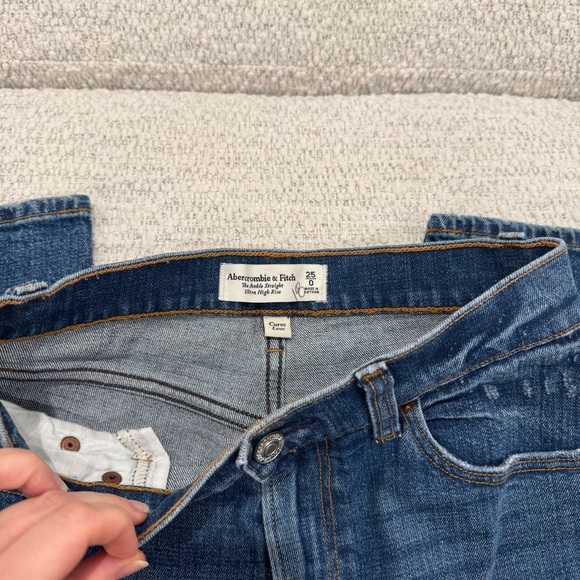 Abercrombie & Fitch Ankle Straight Ultra High Rise Curve Love Jeans - Picture 3 of 5